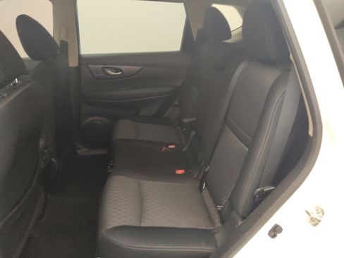 Used 2020 Nissan Rogue SV FWD image 18