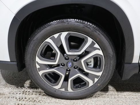 Used 2024 Subaru Ascent Limited w/ Technology Package image 8