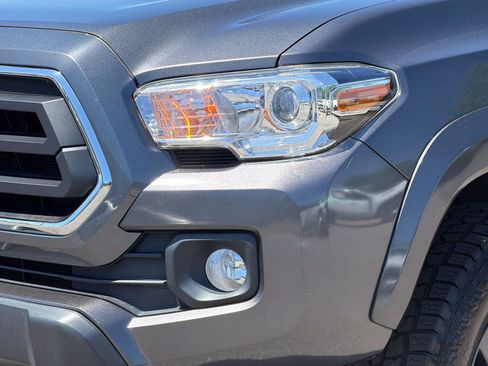 Used 2021 Toyota Tacoma SR5 AWD/4WD image 8
