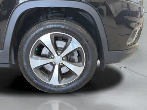 Used 2019 Jeep Cherokee Limited AWD/4WD image 26