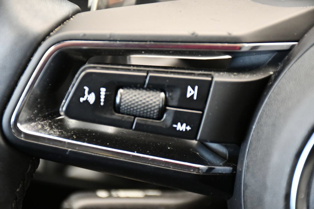 Certified 2023 Porsche Macan AWD/4WD image 24