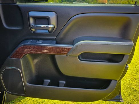 Used 2018 GMC Sierra 1500 SLT AWD/4WD image 40