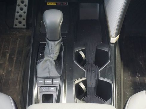 Used 2025 Toyota Camry SE w/ Convenience Package image 28