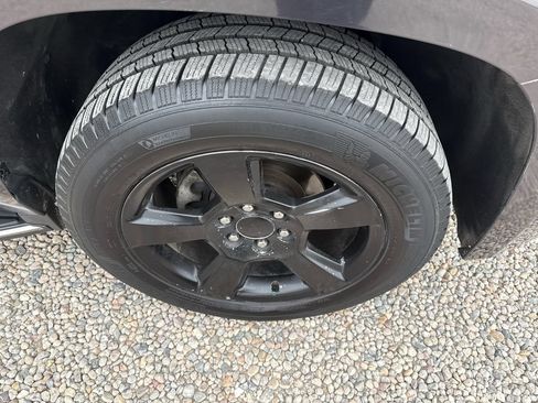 Used 2018 Chevrolet Suburban Premier AWD/4WD image 36