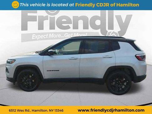 Used 2024 Jeep Compass Latitude w/ Convenience Group image 1