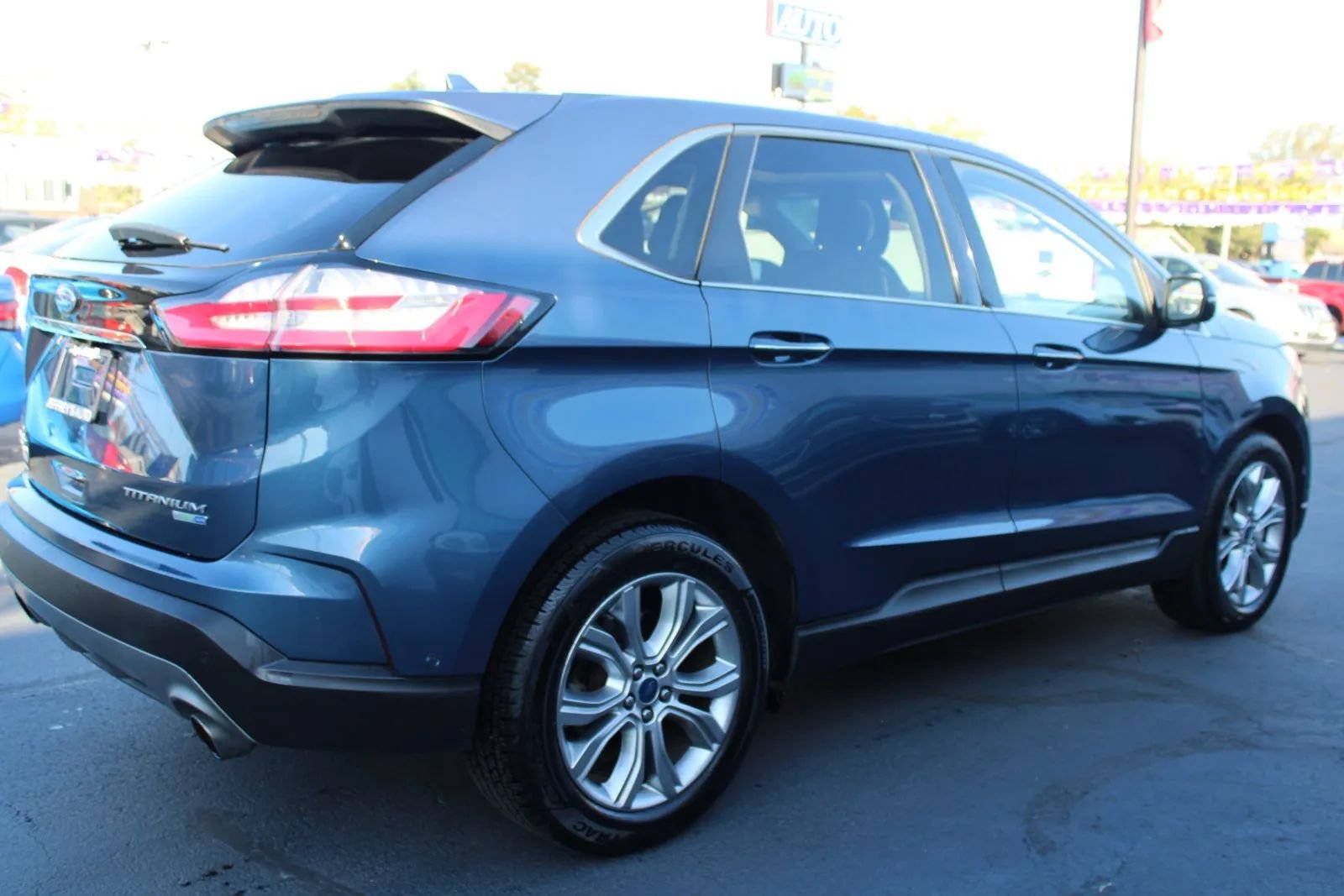 Used 2019 Ford Edge Titanium w/ Equipment Group 301A AWD/4WD image 4
