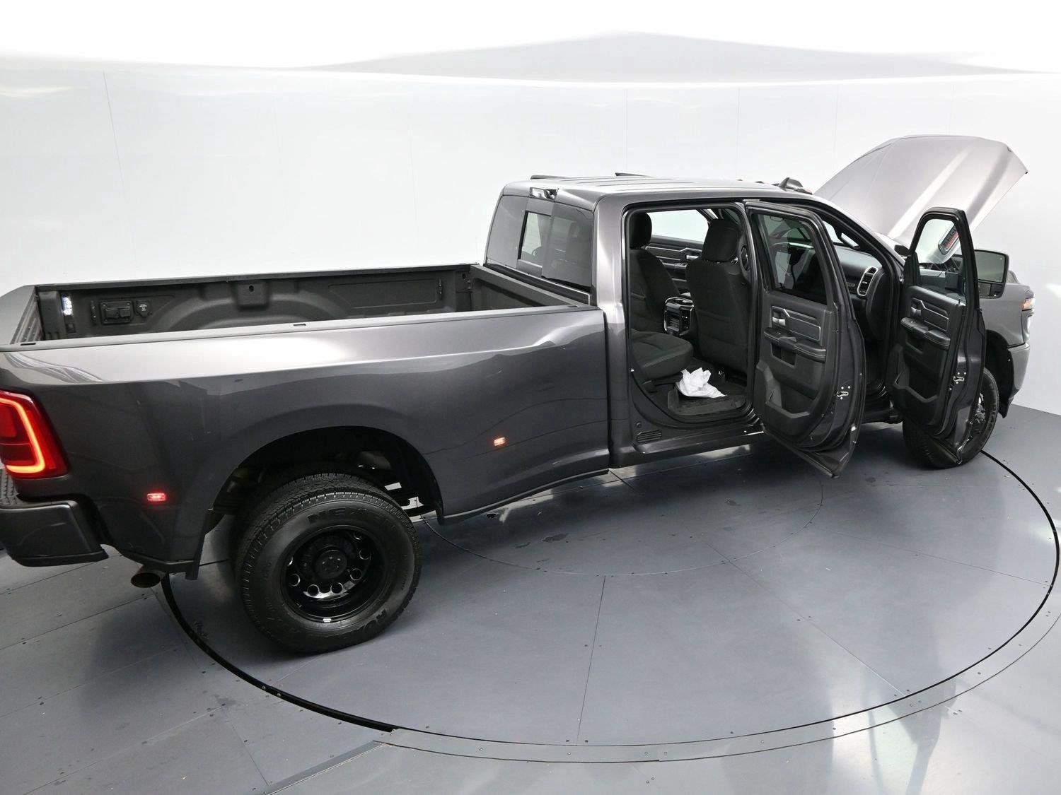 Used 2026 RAM 3500 Big Horn AWD/4WD image 37
