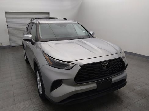Used 2022 Toyota Highlander L FWD image 14