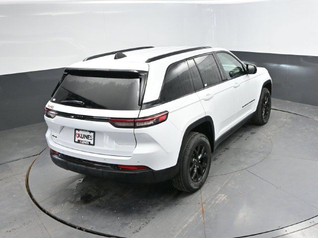 Used 2024 Jeep Grand Cherokee Altitude AWD/4WD image 37