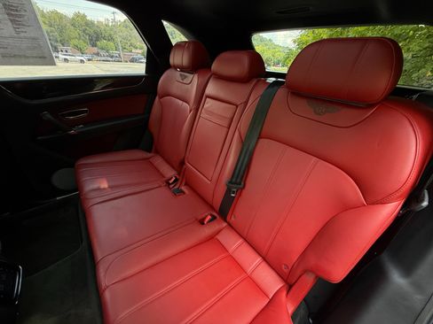Used 2018 Bentley Bentayga AWD/4WD image 23