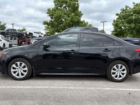 Used 2025 Toyota Corolla LE image 7