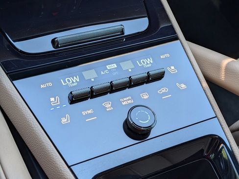 Certified 2025 Porsche Cayenne Coupe AWD/4WD image 16