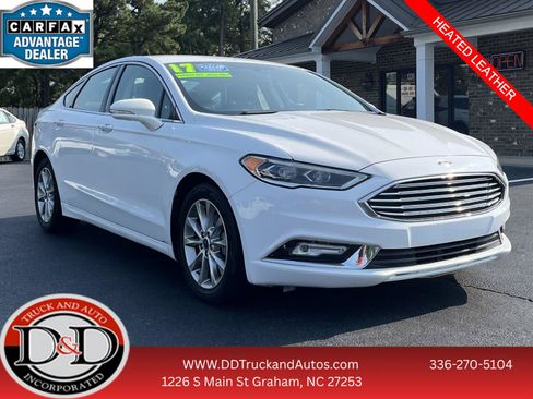Used 2017 Ford Fusion SE w/ Fusion SE Technology Package FWD image 1