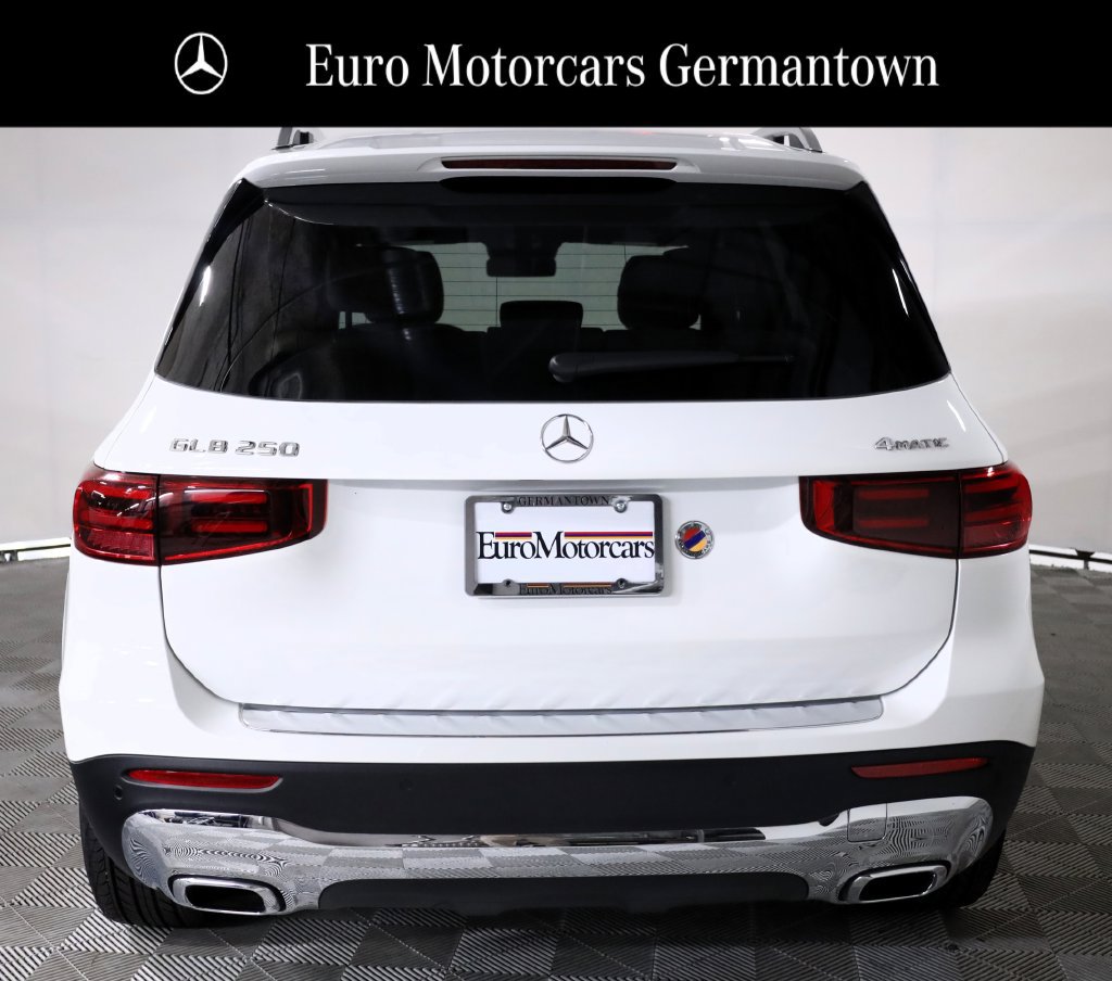 Used 2026 Mercedes-Benz GLB 250 4MATIC image 5