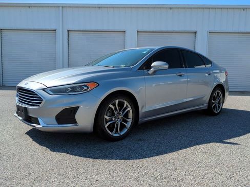 Used 2020 Ford Fusion SEL image 2