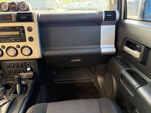 Used 2008 Toyota FJ Cruiser 4WD image 6