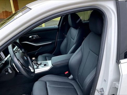 Used 2021 BMW 330i Sedan w/ Driving Assistance Package image 9
