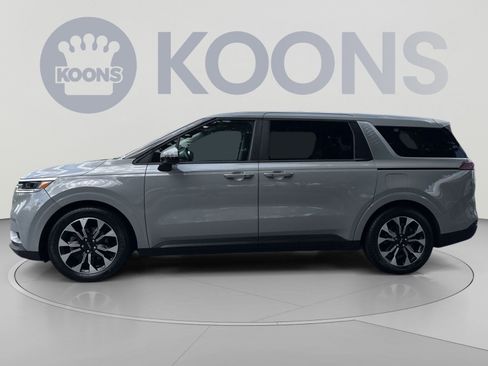 Used 2022 Kia Carnival EX FWD image 2