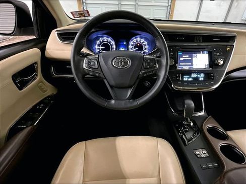 Used 2017 Toyota Avalon XLE Premium w/ All Weather Liner Package FWD image 5