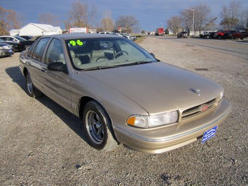 Used 1996 Chevrolet Caprice Classic RWD image 3