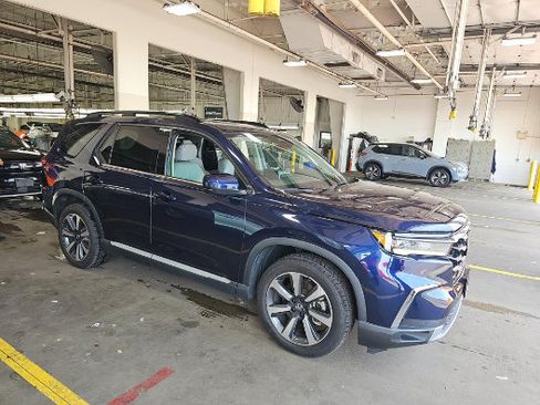 Used 2023 Honda Pilot Elite image 3