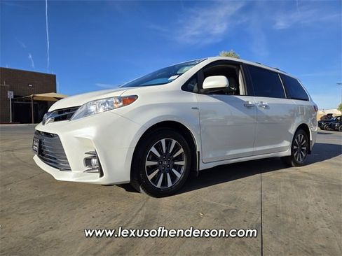 Used 2018 Toyota Sienna XLE w/ XLE Navigation Package image 2