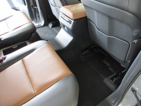 Used 2026 Lexus GX 550 w/ Accessory Package (2T) AWD/4WD image 24