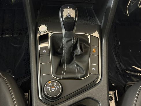 Used 2022 Volkswagen Tiguan SE R-Line AWD/4WD image 16