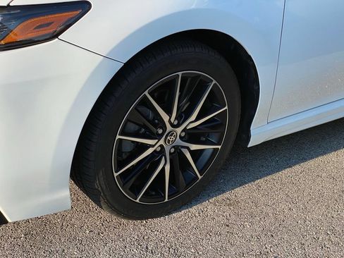 Used 2023 Toyota Camry SE FWD image 4