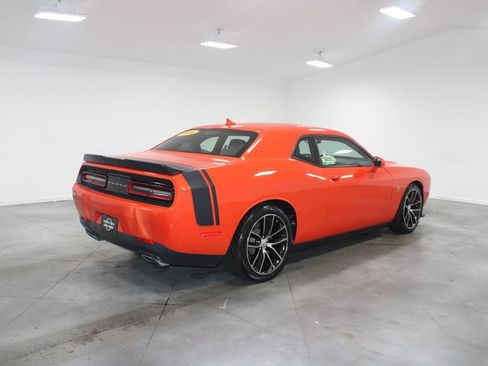 Used 2016 Dodge Challenger R/T Scat Pack w/ Leather Interior Group image 9