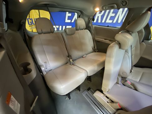 Used 2020 Toyota Sienna XLE w/ XLE Navigation Package image 29