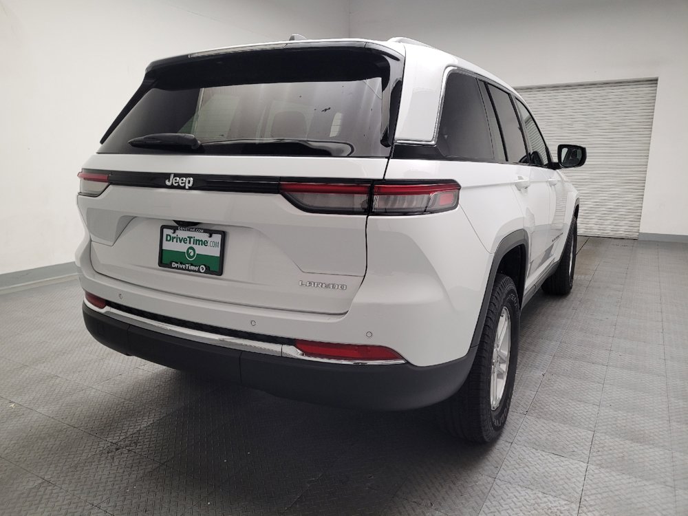 Used 2023 Jeep Grand Cherokee Laredo RWD image 7