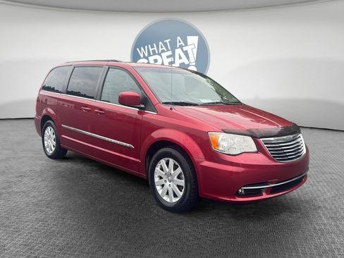 Used 2016 Chrysler Town & Country Touring FWD image 1