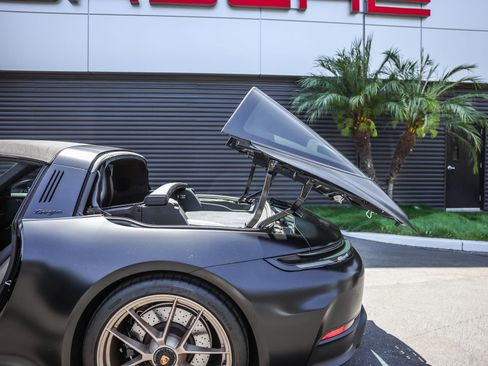 Certified 2025 Porsche 911 Targa 4 GTS AWD/4WD image 27