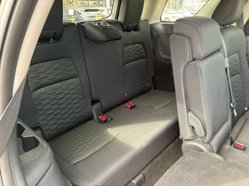 Used 2025 Nissan Pathfinder SV FWD image 26