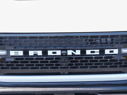 Used 2025 Ford Bronco Outer Banks AWD/4WD image 13