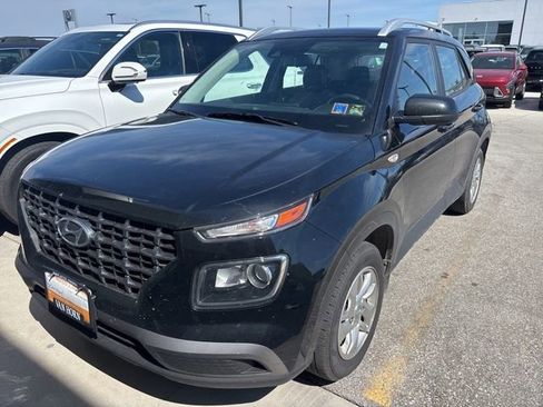 Used 2020 Hyundai Venue SEL w/ Convenience Package FWD image 3