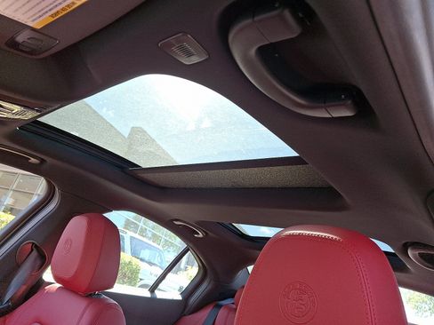 Used 2024 Alfa Romeo Giulia Veloce AWD/4WD image 8