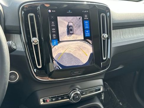 Certified 2024 Volvo XC40 B5 Plus w/ Climate Package AWD/4WD image 23