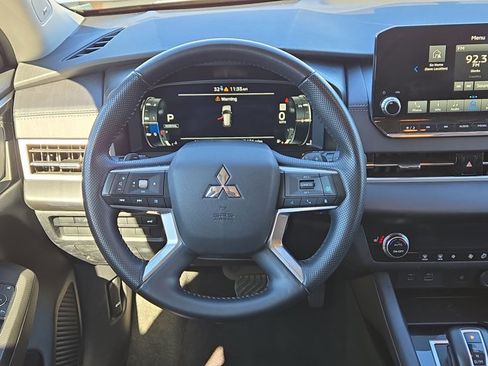 Used 2024 Mitsubishi Outlander SE image 20