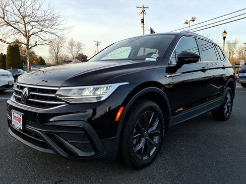 Certified 2022 Volkswagen Tiguan SE w/ Panoramic Sunroof Package image 3