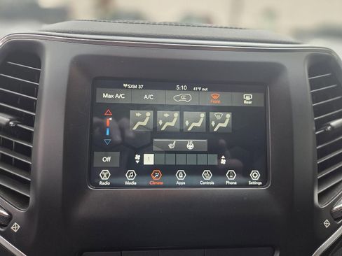 Used 2020 Jeep Cherokee Latitude Plus w/ Cold Weather Group image 30