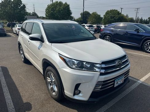 Used 2018 Toyota Highlander Limited AWD/4WD image 11
