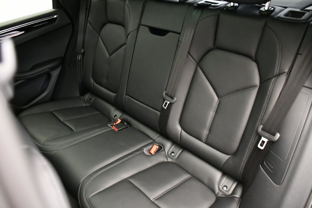 Certified 2026 Porsche Macan Turbo AWD/4WD image 45