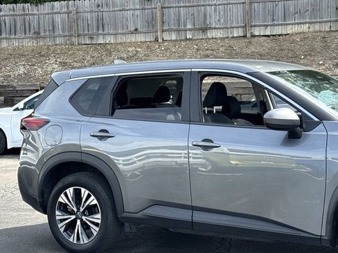 Used 2023 Nissan Rogue SV image 5