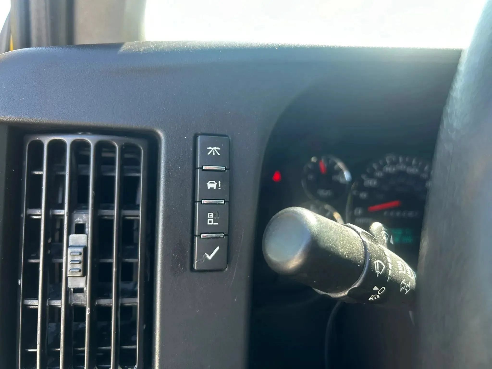 Used 2023 Chevrolet Express 2500 RWD image 14