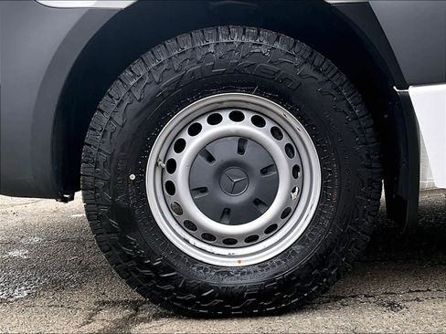 Used 2024 Mercedes-Benz Sprinter 2500 image 7