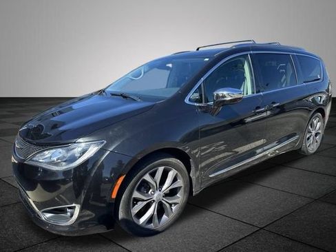 Used 2018 Chrysler Pacifica Limited w/ Tire & Wheel Group FWD image 12