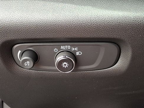 Certified 2023 Chevrolet Traverse LT FWD image 24