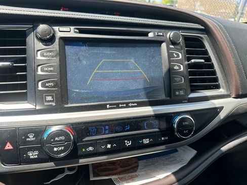 Used 2017 Toyota Highlander Limited AWD/4WD image 15